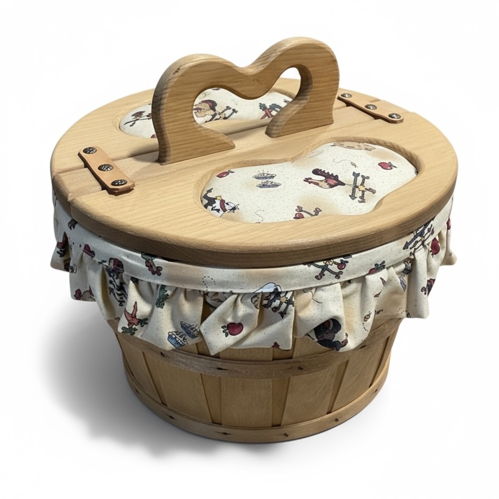 Vintage Country Farmhouse Animals Sewing Basket Lined Split Lid Heart Handle
